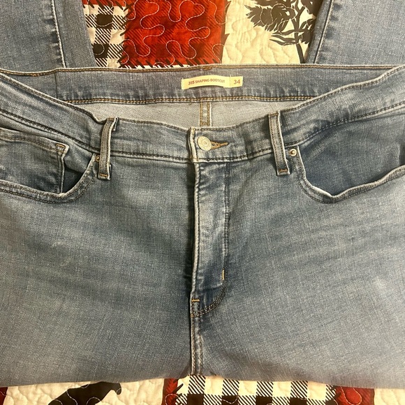 Levi’s - Picture 4 of 5